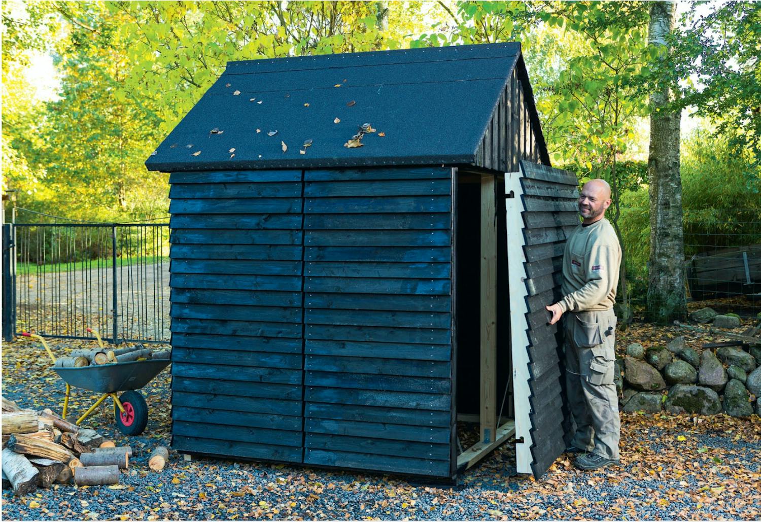 Vedskjul med løse vegger